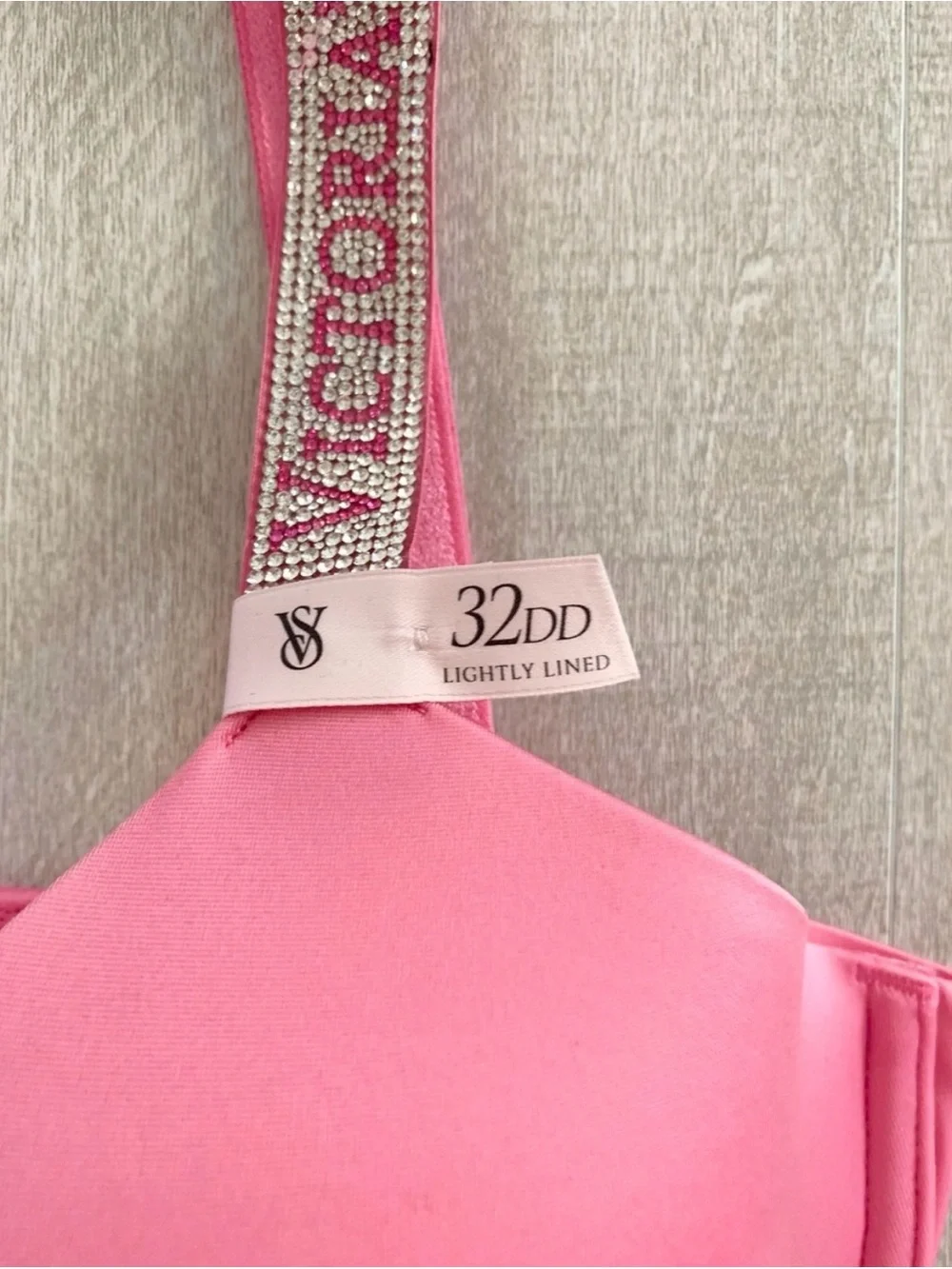 Victoria’s Secret Logo Shine Strap Lightly Lined Bra 32DD